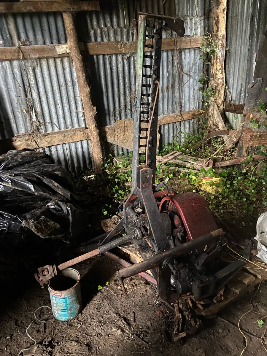 Vintage farm machinery - Image 4