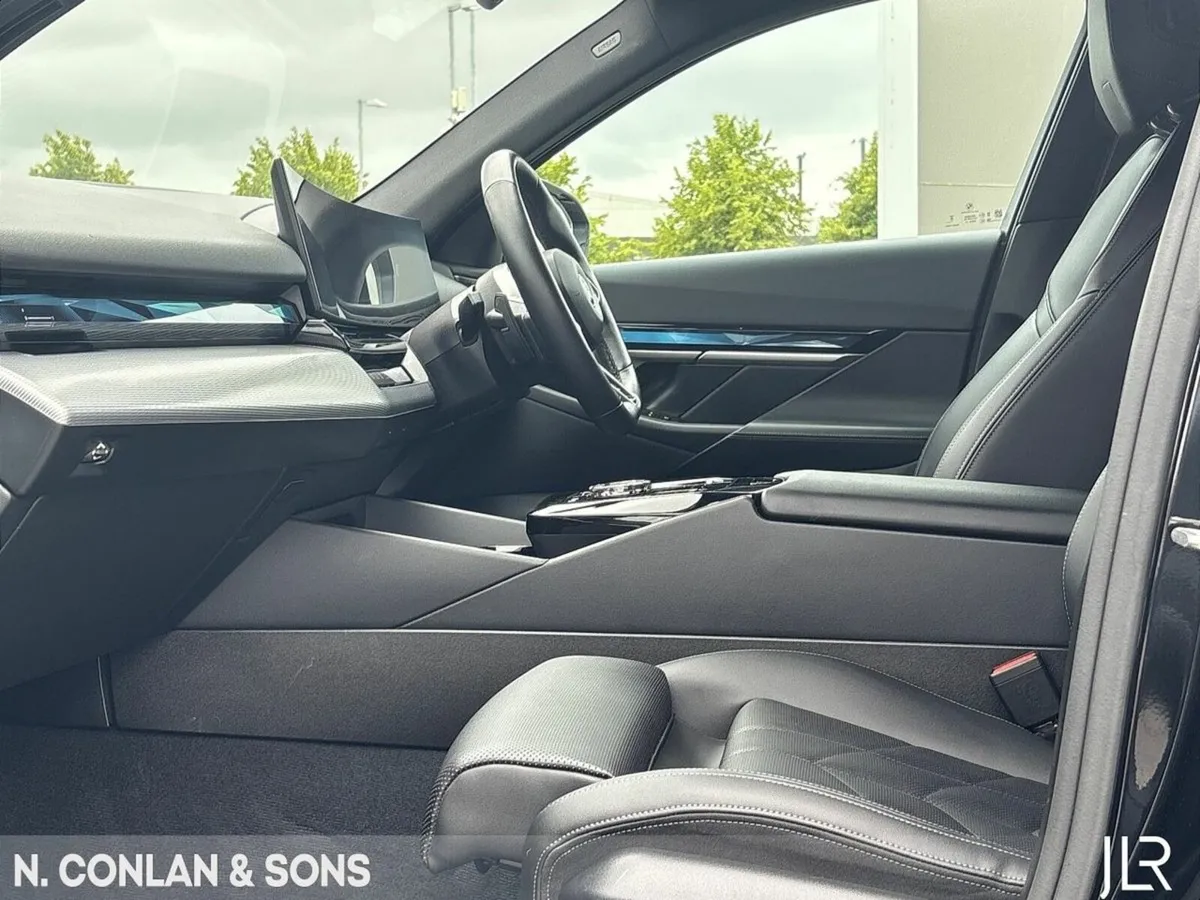 BMW i5 EDRIVE40 M SPORT PRO - Image 3