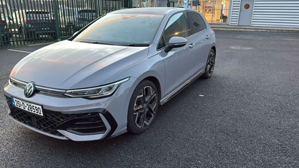 Volkswagen Golf Golf R-line 2.0 TDI 150HP Moonsto - Image 1