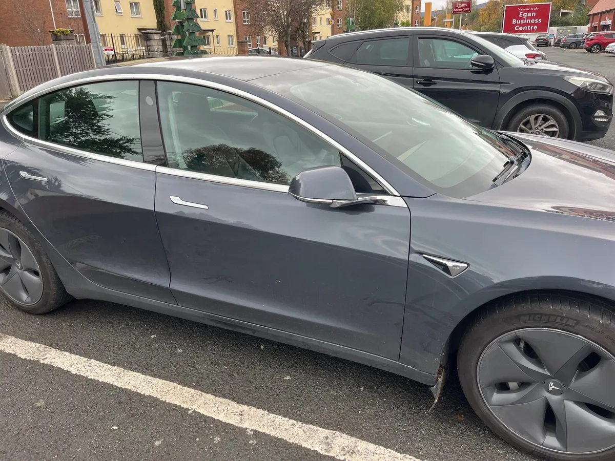 Tesla Model 3 - Image 2