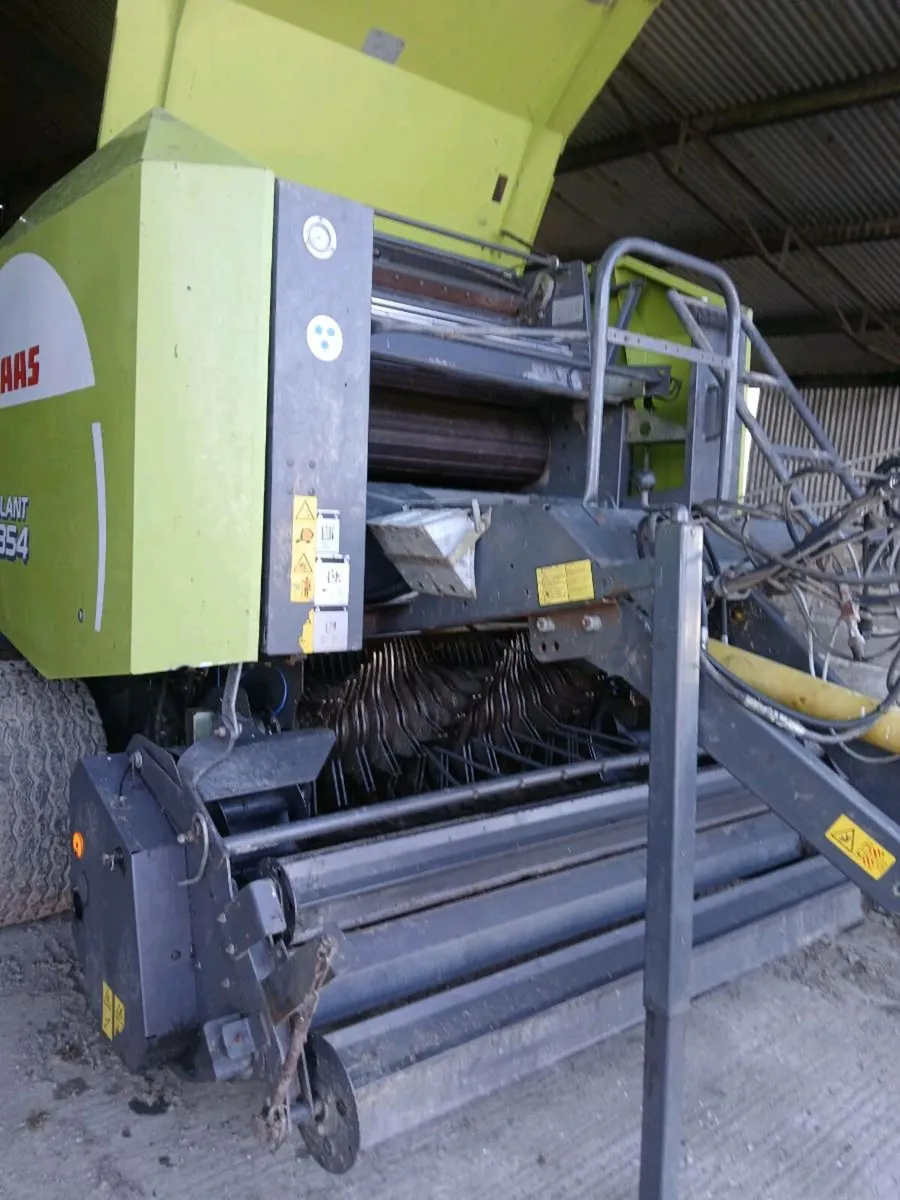Claas 354 Baler - Image 1