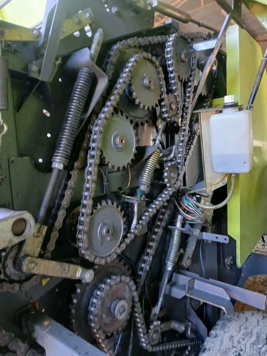 Claas 354 Baler - Image 3