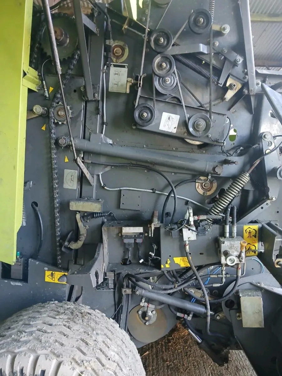 Claas 354 Baler - Image 4