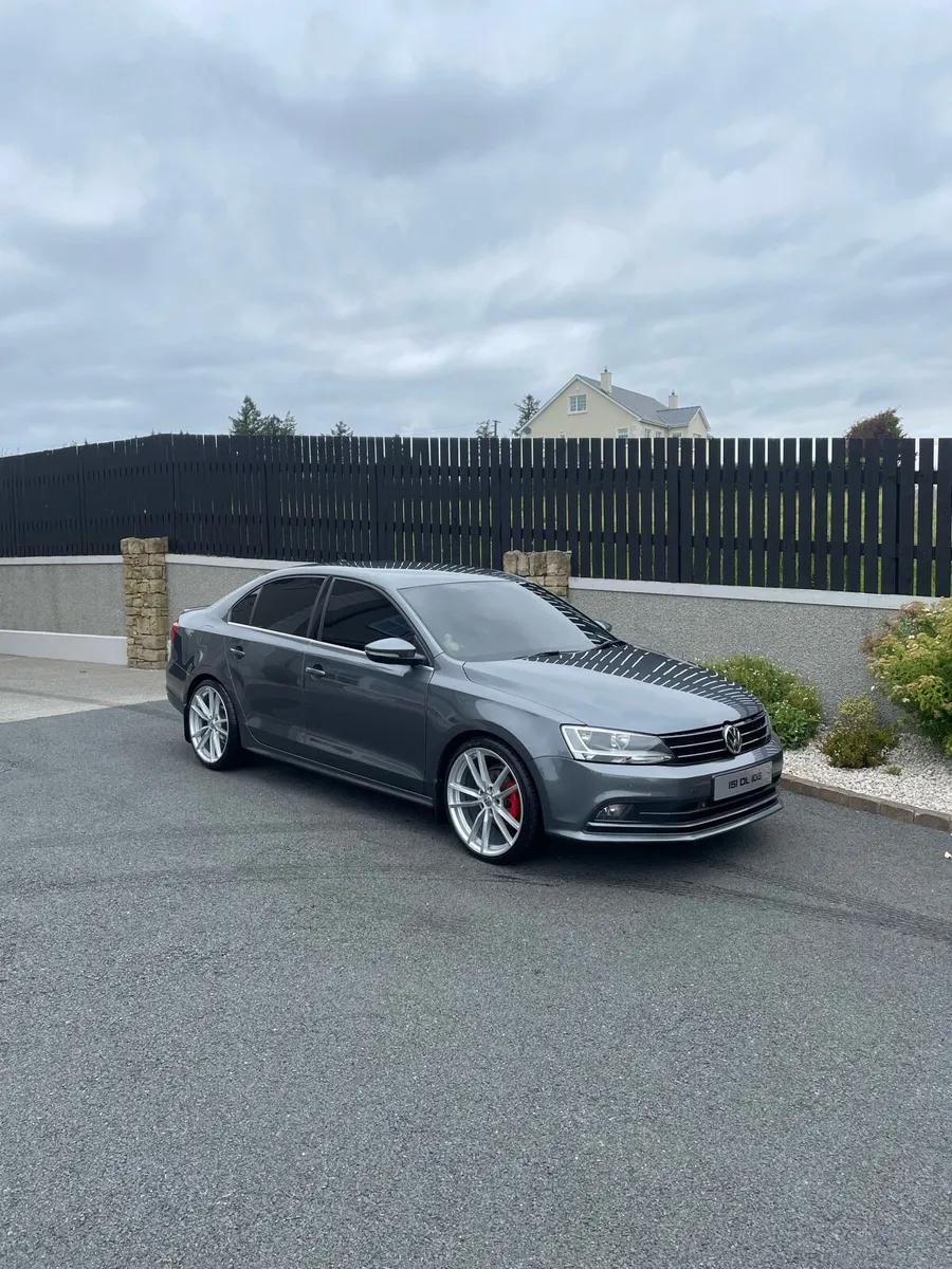 2015 Volkswagen Jetta Highline - Image 1