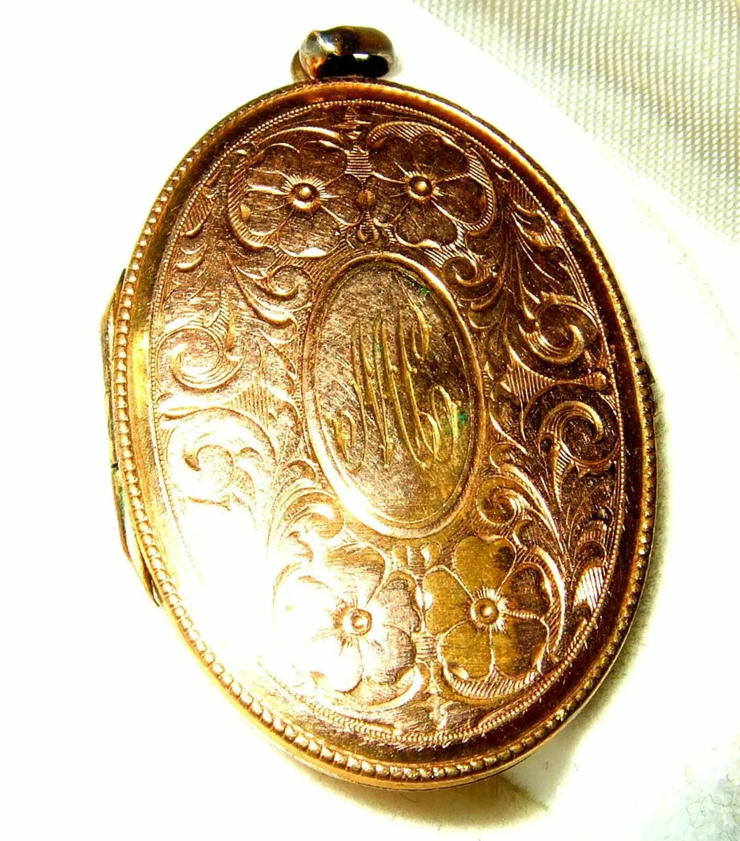 Large Vintage 9ct Gold Opening Locket - Image 1
