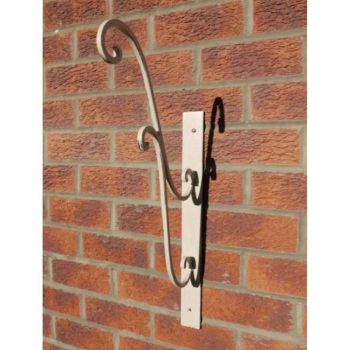 Bracket Ornate White D157