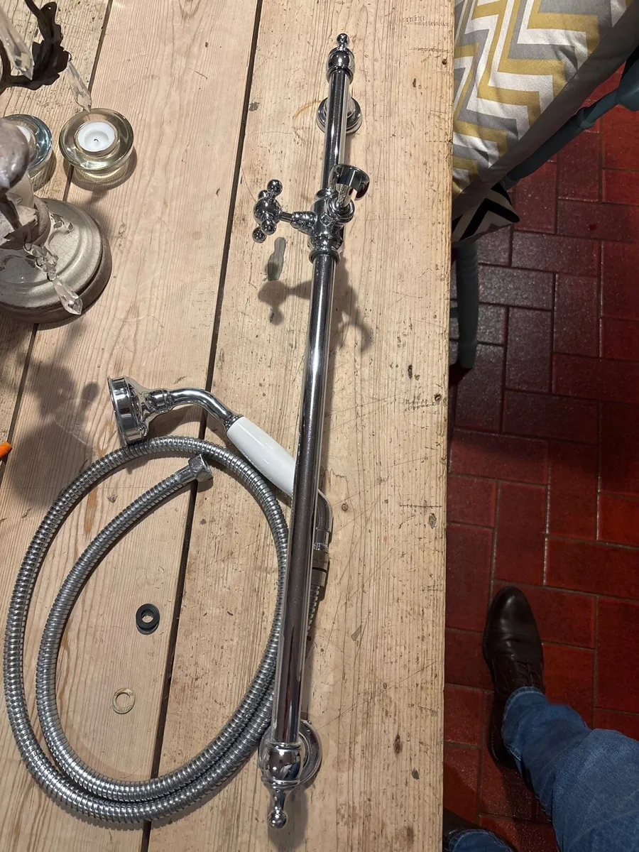 Shower hose and rail