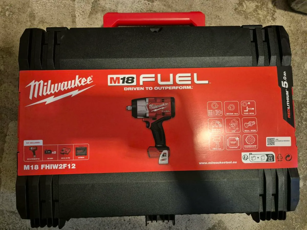 Milwaukee M18 Fuel 1/2' High Tourqe Wrench Kit - Image 1