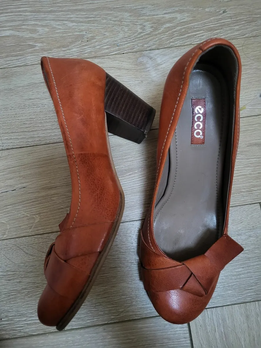 Ecco orange shoes - Image 2