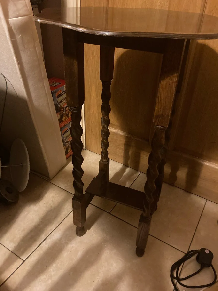 Oak twisted barley antique side table - Image 1