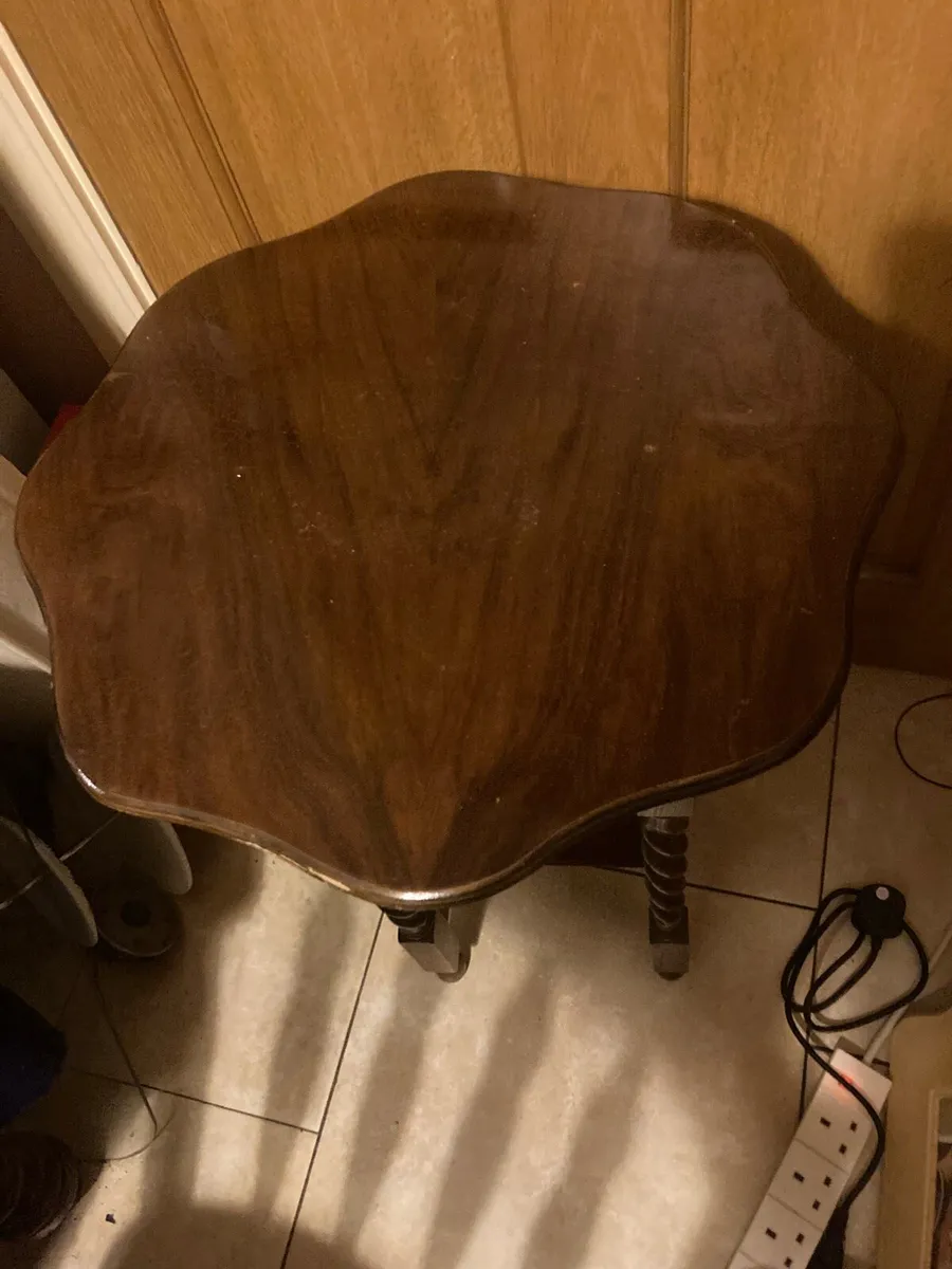 Oak twisted barley antique side table - Image 2