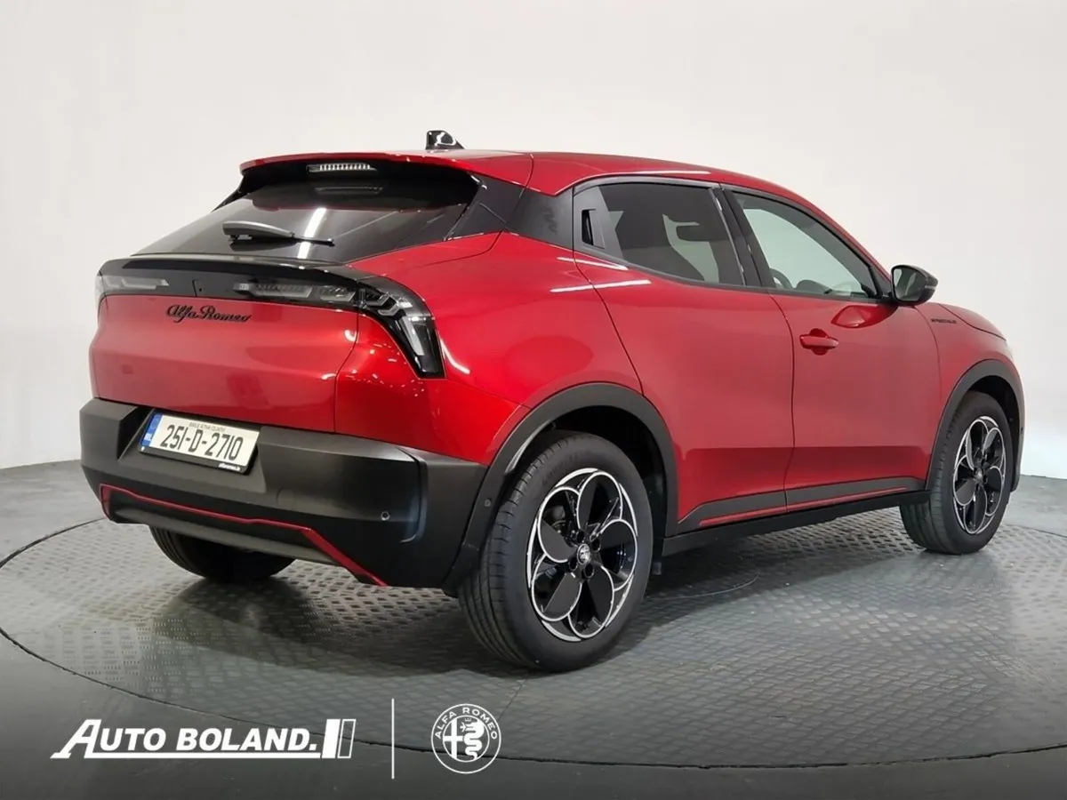 Alfa Romeo Junior Ex Demo Speciale 156bhp Tech & P - Image 4