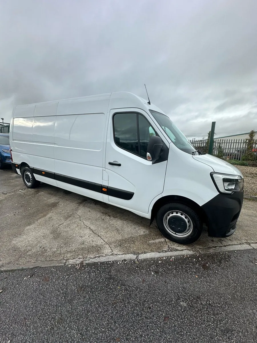 2022 renault master no vat - Image 1
