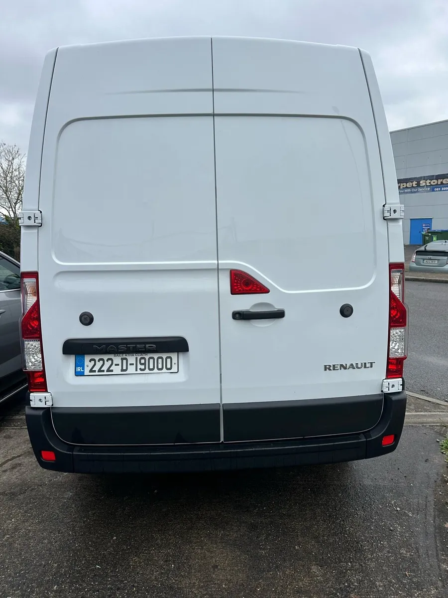 2022 renault master no vat - Image 4