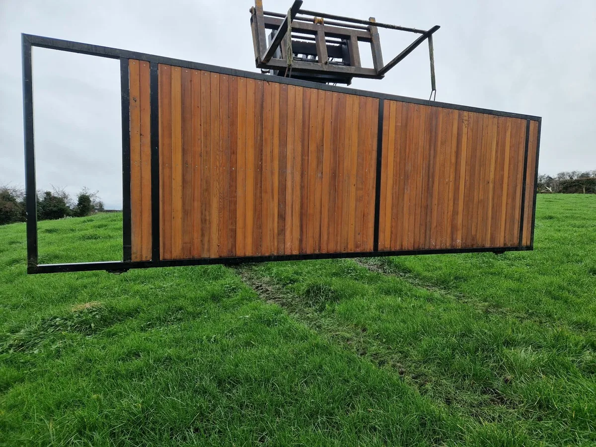 Roller gate - Image 1