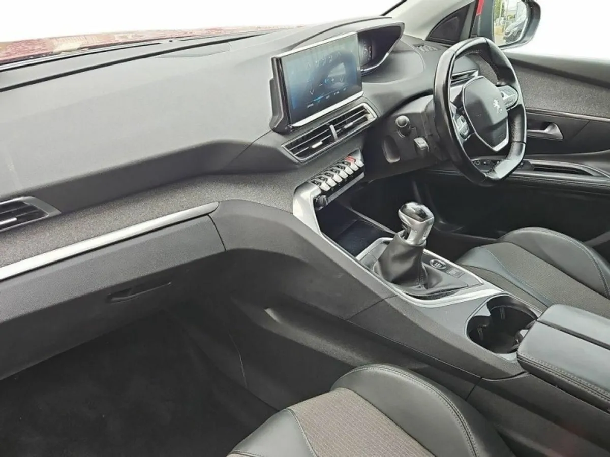 Peugeot 5008 1.5 BlueHDi 130bhp Allure - Image 4