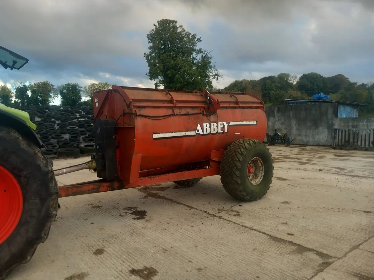 Abbey dung spreader - Image 1