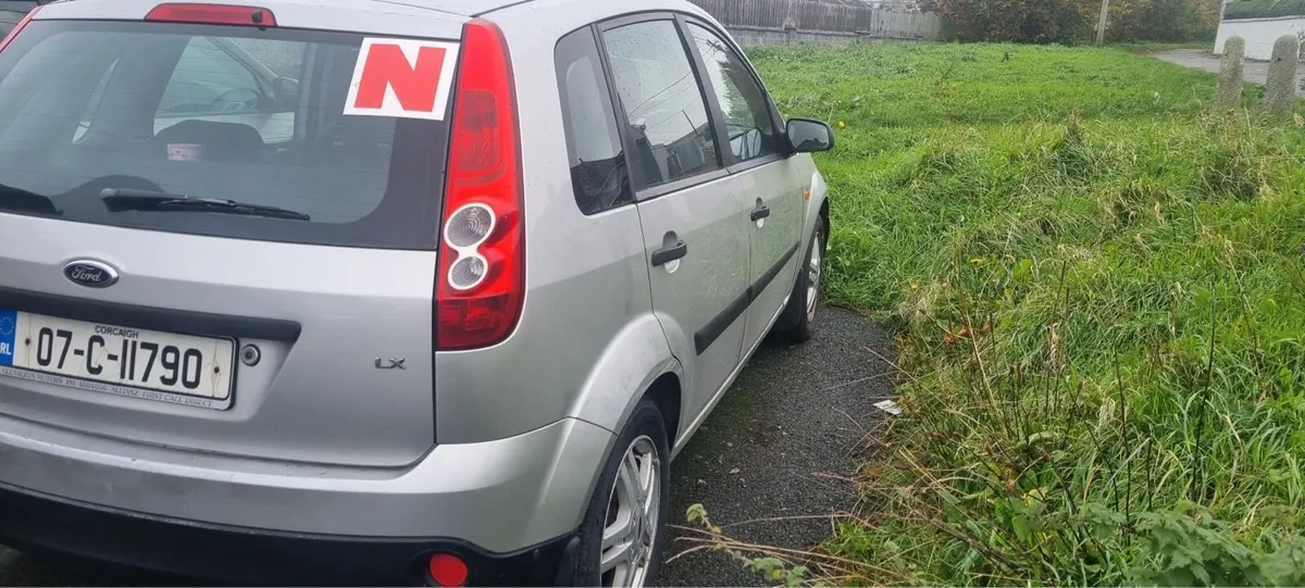 Ford fiesta lx - Image 2