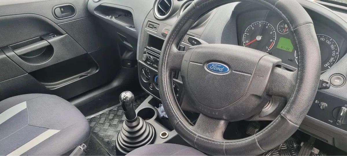 Ford fiesta lx - Image 4