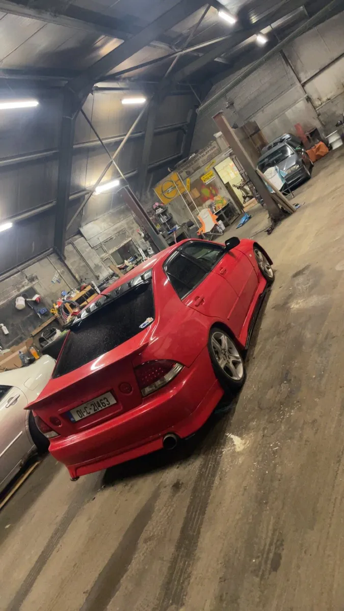 Is200 2001 - Image 4