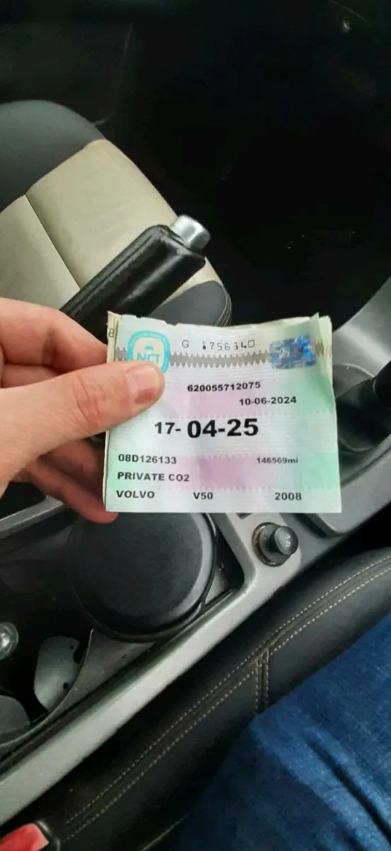 2008 Volvo V50 2 l diesel estate - Image 2