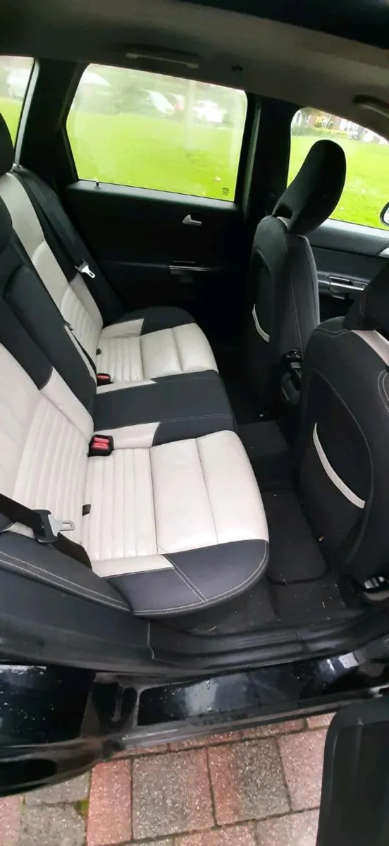 2008 Volvo V50 2 l diesel estate - Image 3
