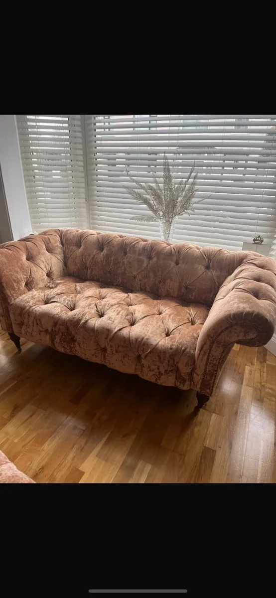 3 + 2 Chesterfield sofas - Image 1