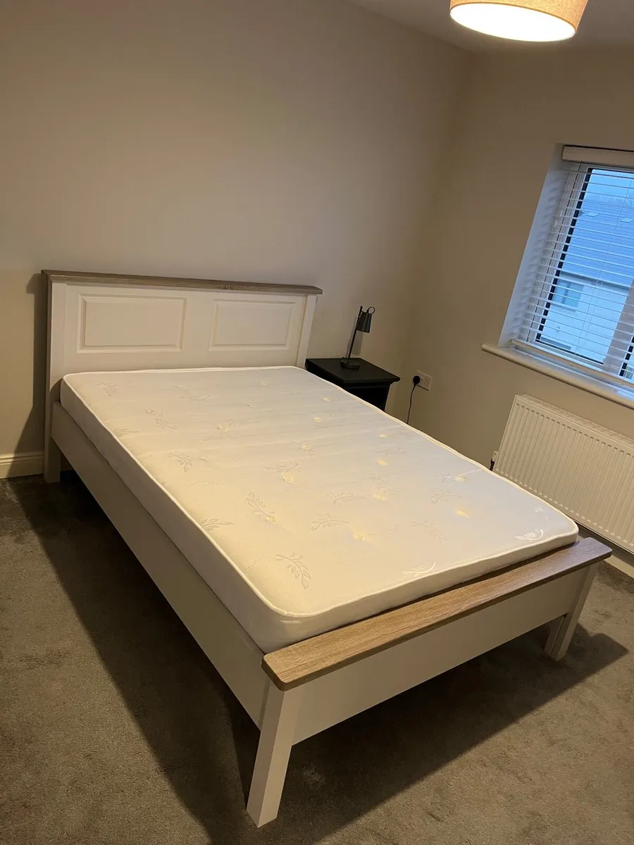 Bed and mattress - Image 2