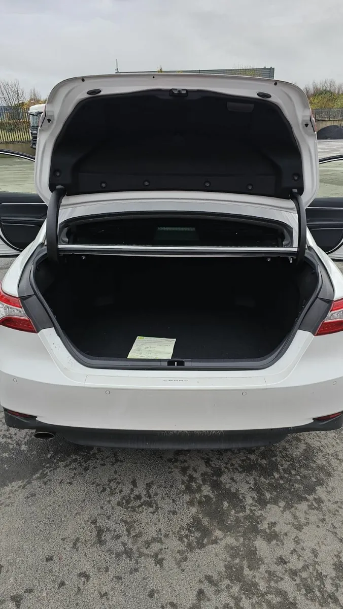 Toyota Camry 2017 - Image 4