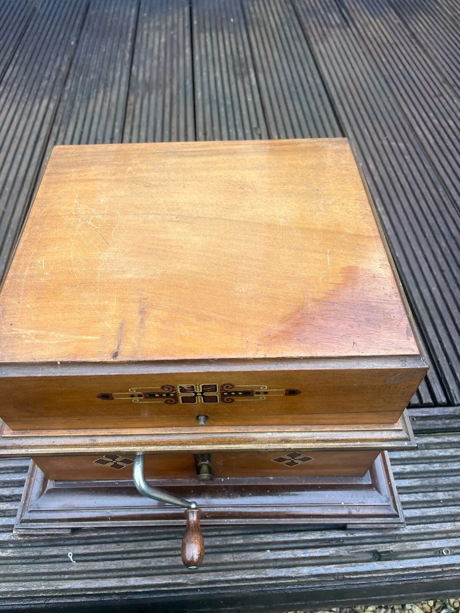 Vintage Wind Up Gramophones - Image 3