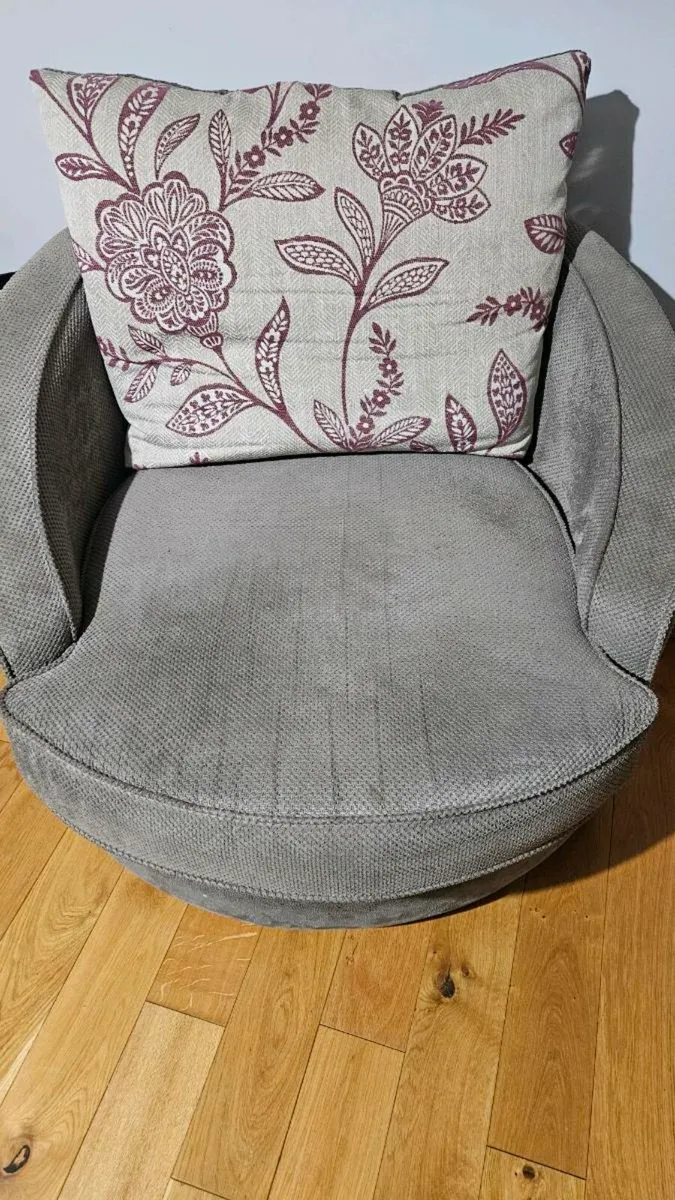 3 seater couch and love chair - Image 3