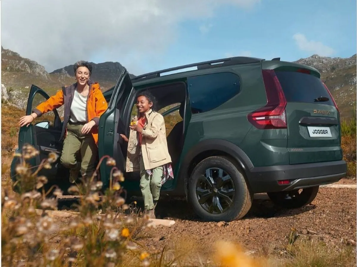 Dacia Jogger Essential TCe 110 *ORDER YOUR 261 TOD - Image 3