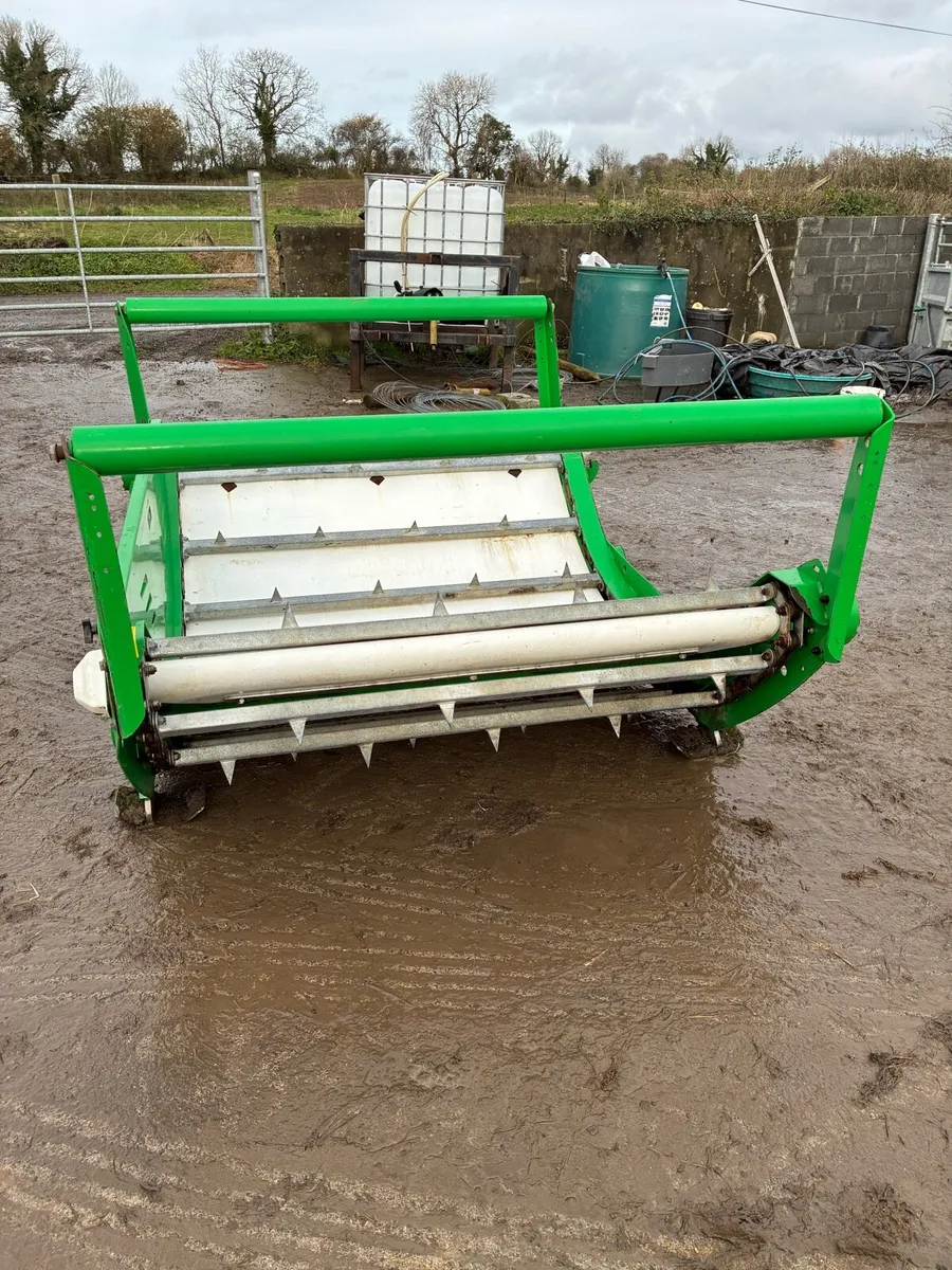 Hustler Bale Feeder - Image 3