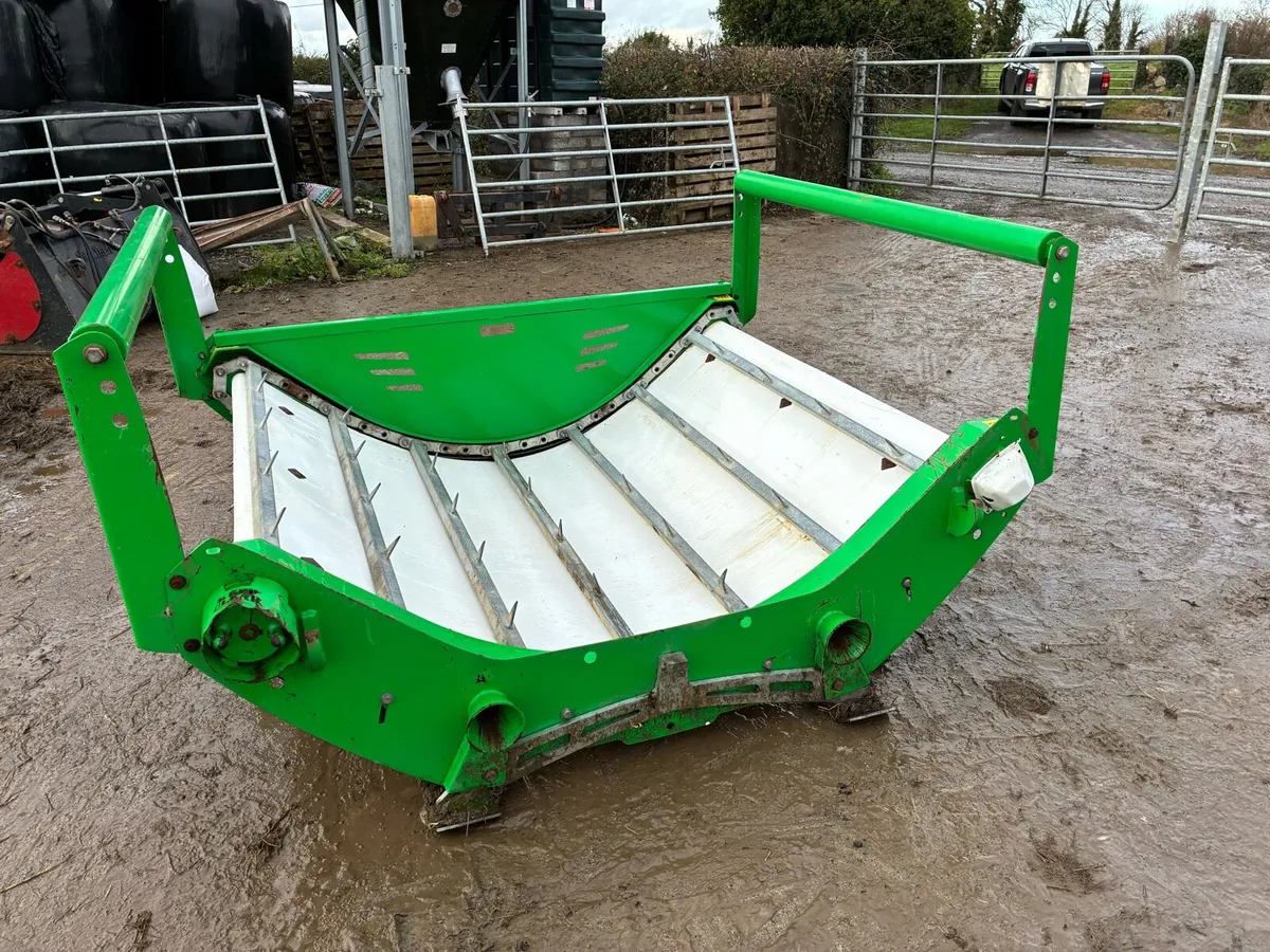 Hustler Bale Feeder - Image 4