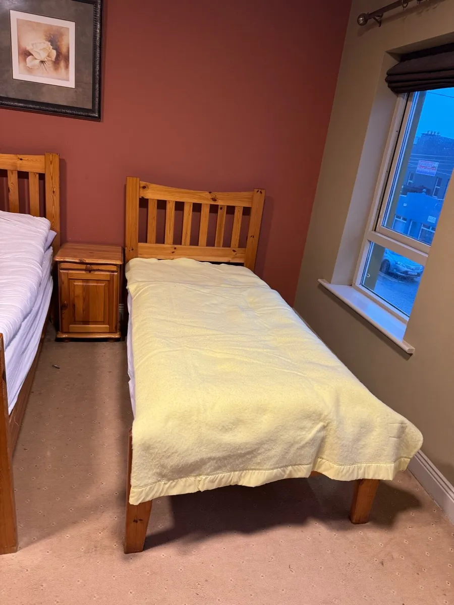 Bedroom furniture - Image 2