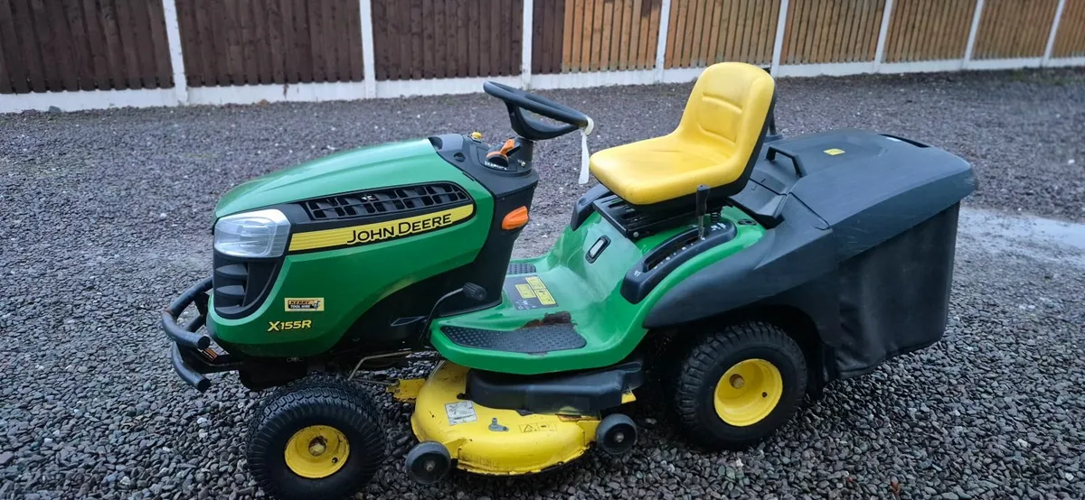John Deere Ride On Lawnmower - Image 1