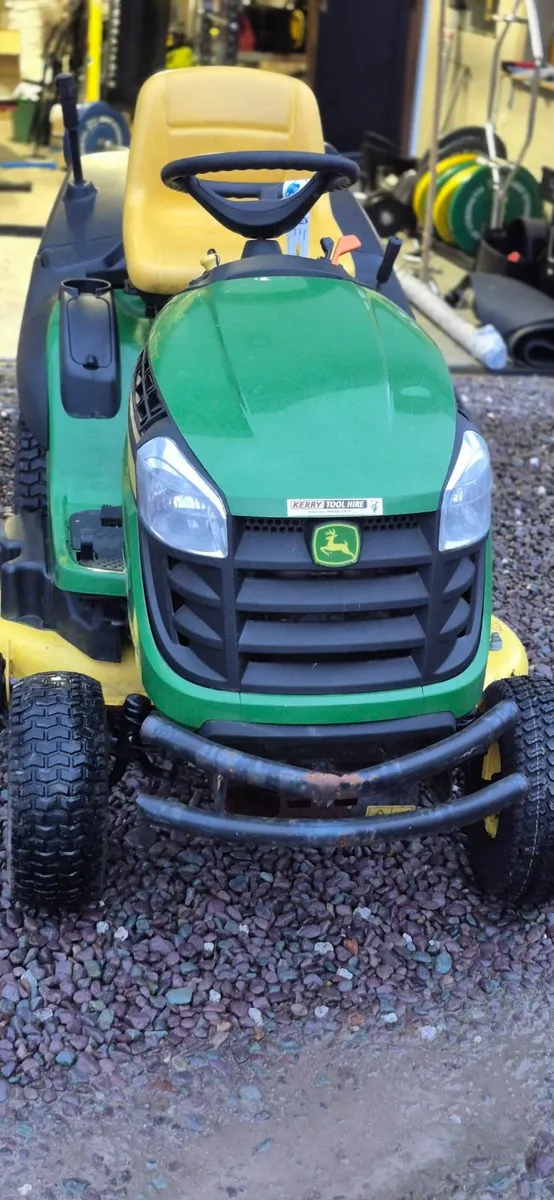 John Deere Ride On Lawnmower - Image 3