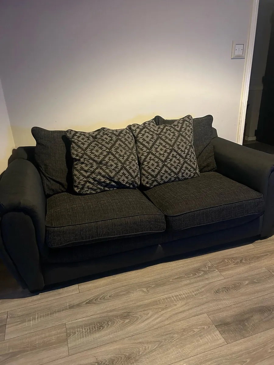 3+2 seater couch - Image 1
