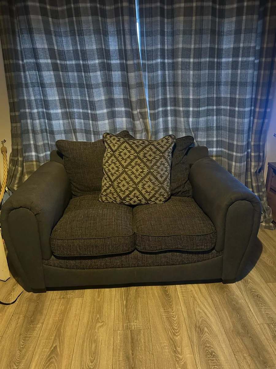 3+2 seater couch - Image 2