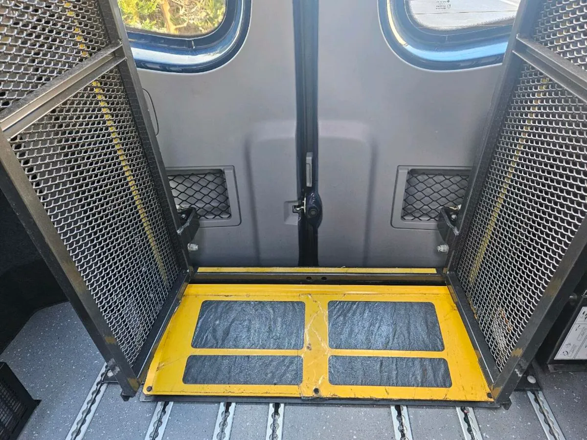2016 vw crafter wheelchair accessible - Image 2