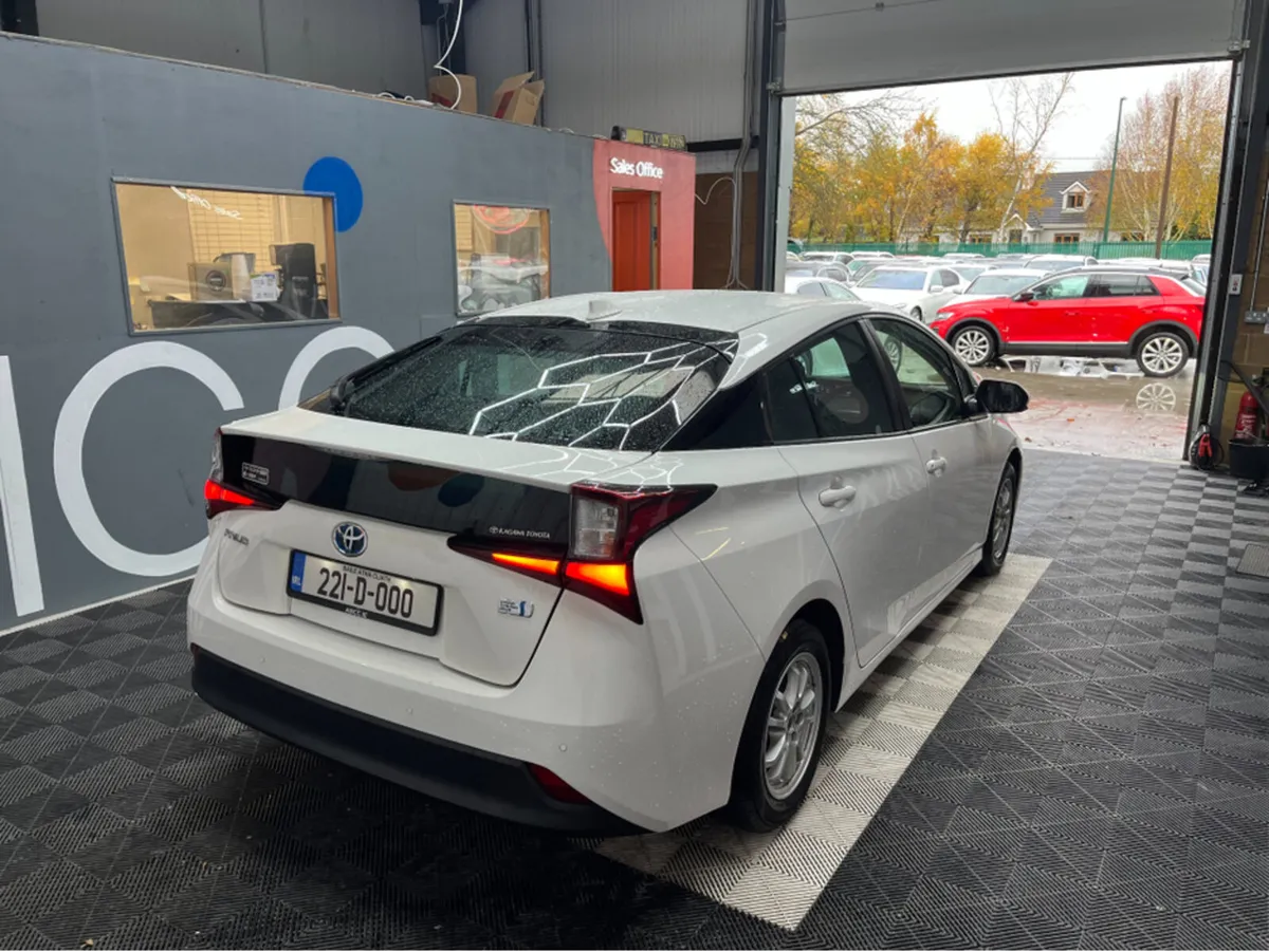 Toyota Prius 2022 TOYOTA PRIUS 1.8L HYBRID / 72K K - Image 2