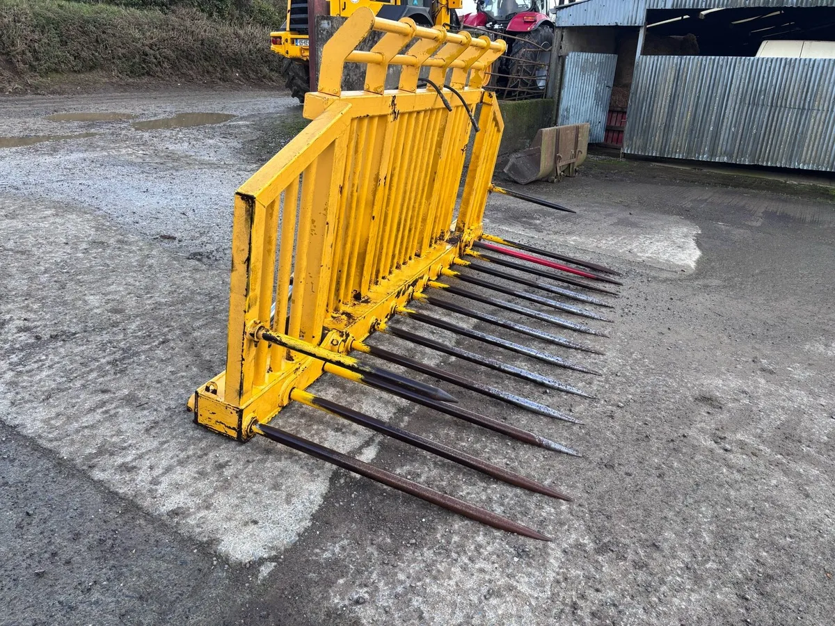 R&M 12ft folding silage fork - Image 1