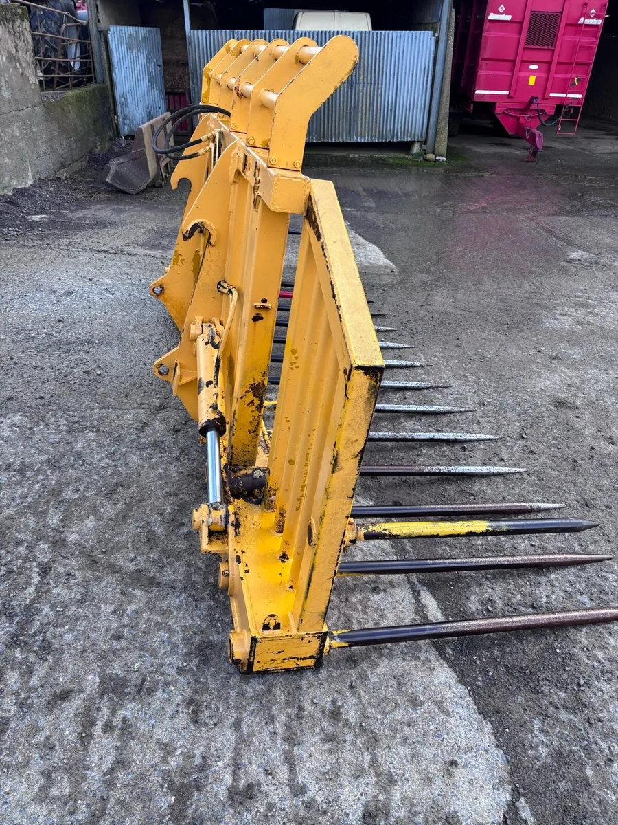 R&M 12ft folding silage fork - Image 2