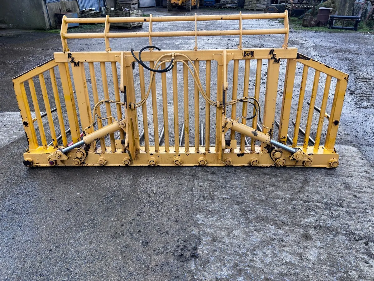 R&M 12ft folding silage fork - Image 3