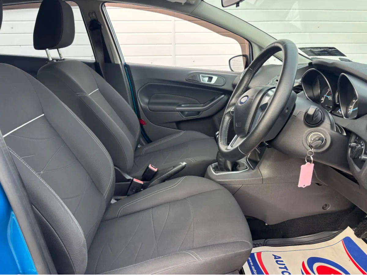 Ford Fiesta ZETEC 1.25 60PS M5 4DR - Image 4