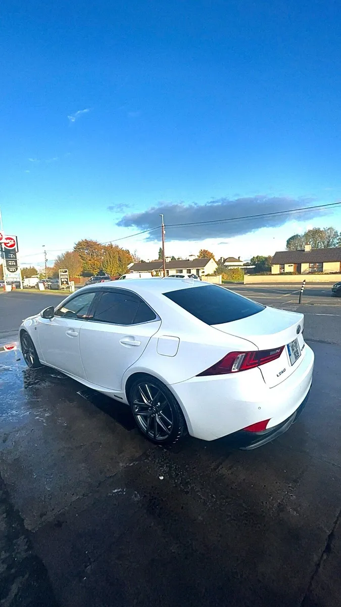 Lexus is300h F sports - Image 4