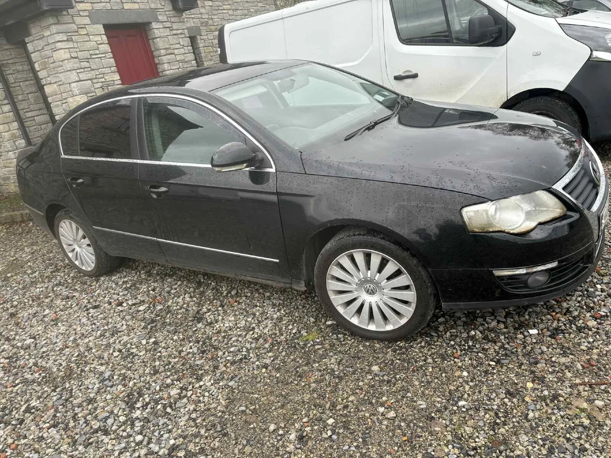 Volkswagen Passat 2010 - Image 2