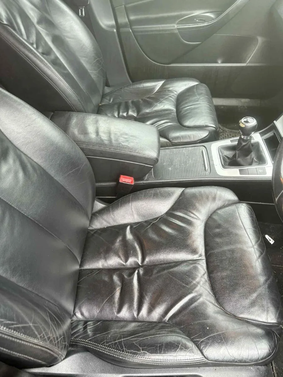 Volkswagen Passat 2010 - Image 4