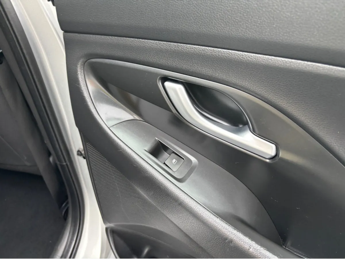 Hyundai i30 I 30 DELUXE 1.0 TURBO 5DR - Image 2