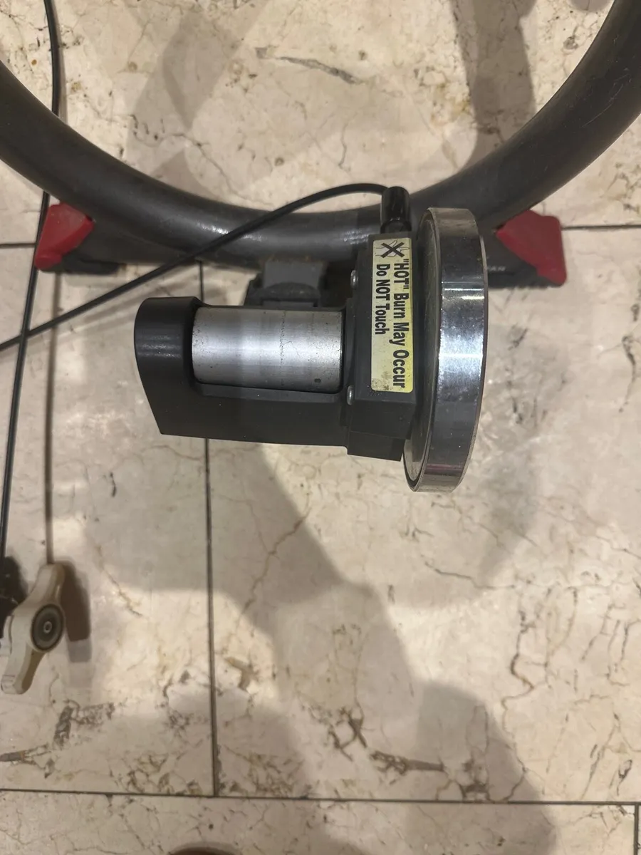 Bike Trainer Minoura - Image 2